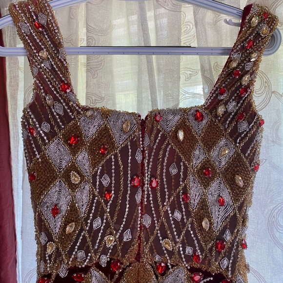 VALDRINSAHITI Burgundy Gown - Picture 5 of 11